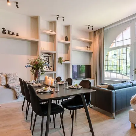 Beautiful For 6 Persons On Top Location In *